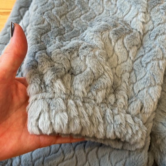 Crave Fame light blue soft fleece 2 piece jogger pants and crop jacket set - Picture 14 of 15